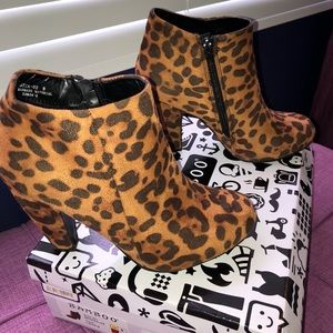 BAMBOO cheetah print heeled ankle booties